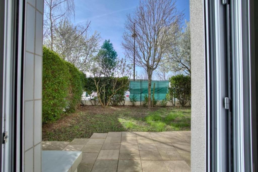 Studio Spacieux Avec Terrasse Et Parking Viry-Châtillon Екстериор снимка