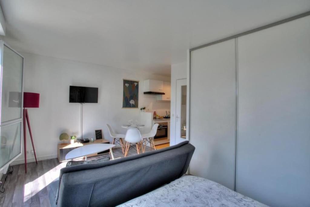 Studio Spacieux Avec Terrasse Et Parking Viry-Châtillon Екстериор снимка